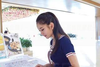 AISS爱丝(黄金版) – 灵儿私拍合集：美丝就像粽子，解开每层都有惊喜！
