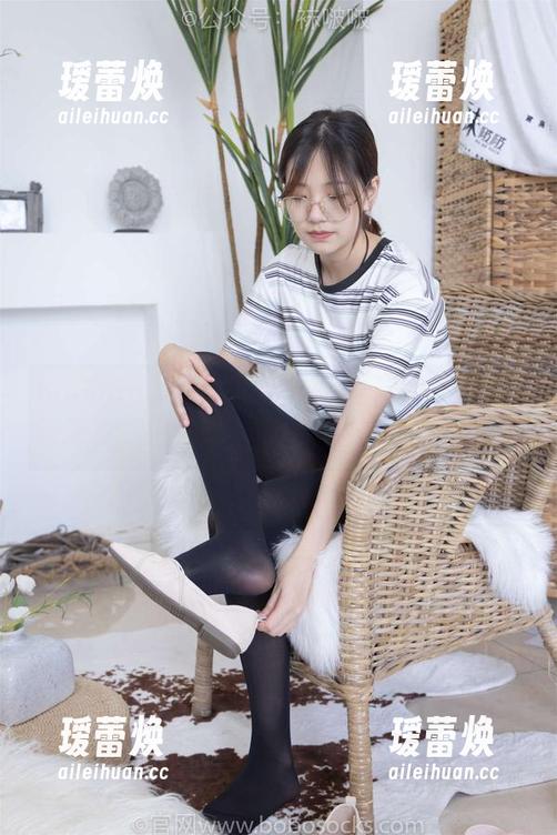 BoBoSocks袜啵啵-芝士 BoBoSocks袜啵啵 - 看!芝士和她的拖鞋写真,别犹豫,快快下载获取灵感吧。