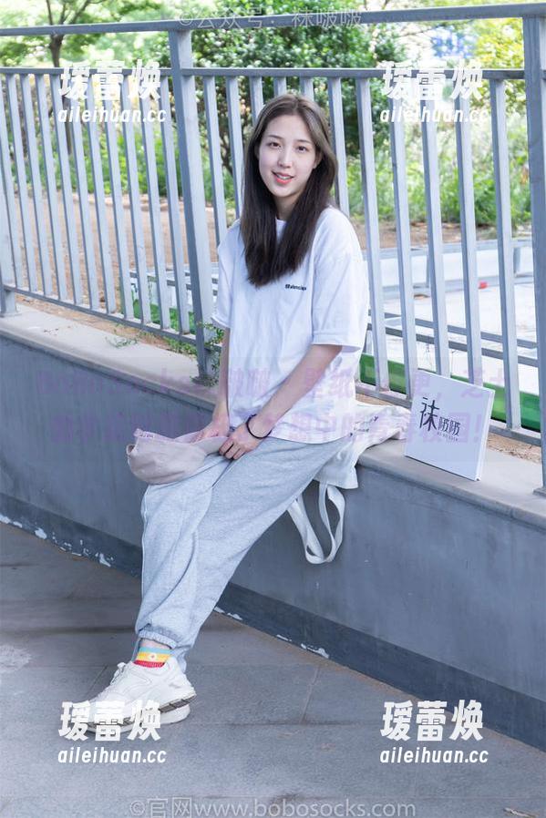 BoBoSocks袜啵啵-芝士 BoBoSocks袜啵啵 - 壁纸不停更,芝士的学院制服像极了梦想中的青春校园!