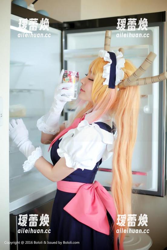 BoLoli菠萝社-AngelaLee李玲 BoLoli菠萝社 - AngelaLee李玲的泳池演出,资源跟着水波一起晃荡