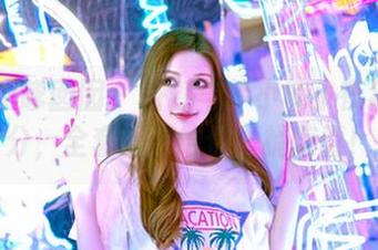 Feilin嗲囡囡 – 浴缸与梦小楠小夜猫的缘分，全套图包给你一桶惊喜！