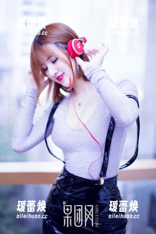 GIRLT果团网 - 王婉悠的毛衣全集：有没有网红都不够，她把冬天的平淡穿出新高度。