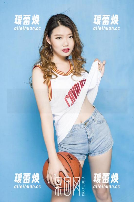 GIRLT果团网-莫雅淇 GIRLT果团网 - 万圣节的魔力:莫雅淇在写真中解锁了几分古怪的美感?