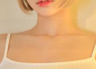 短裙OD，Hyoyeon(김효연)带着无圣光的真实感，犹如日常的邂逅。