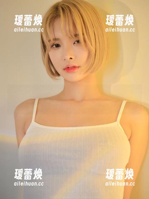 短裙OD，Hyoyeon(김효연)带着无圣光的真实感，犹如日常的邂逅。
