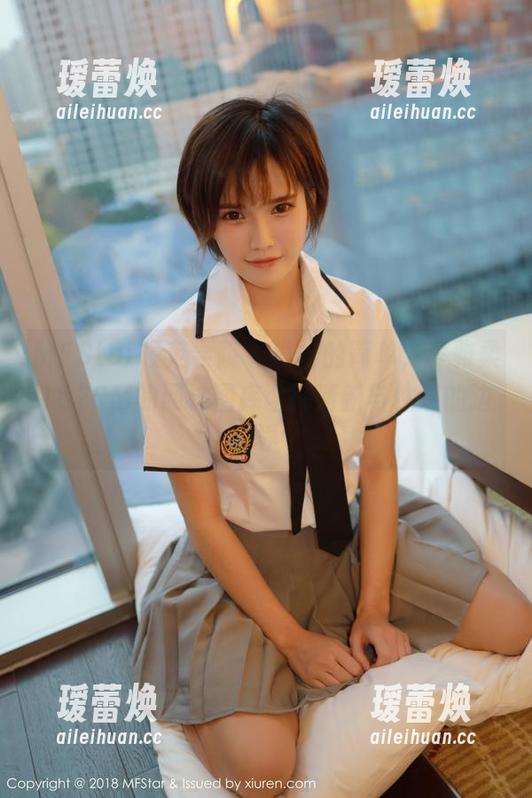 MFStar模范学院-李雅柔182CM MFStar模范学院 - 说好的简单,李雅柔182CM的网袜图库诠释清新与性感的边界