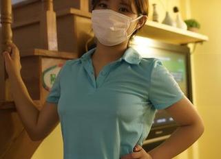 样子虽然简单，但ROSI的黑色丝袜可以让我一直看下去，美得有点过分。