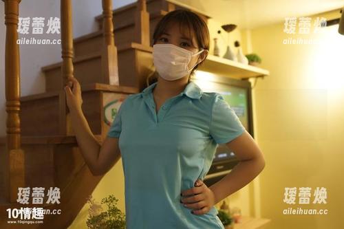 样子虽然简单，但ROSI的黑色丝袜可以让我一直看下去，美得有点过分。