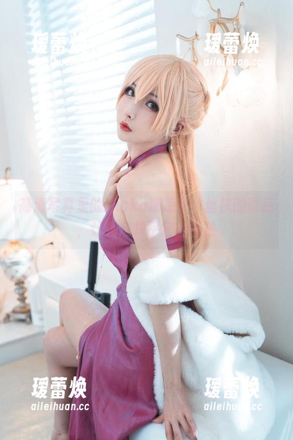 高清写真里的Rioko凉凉子，丝袜的诱惑，让人忘却平常的炎热