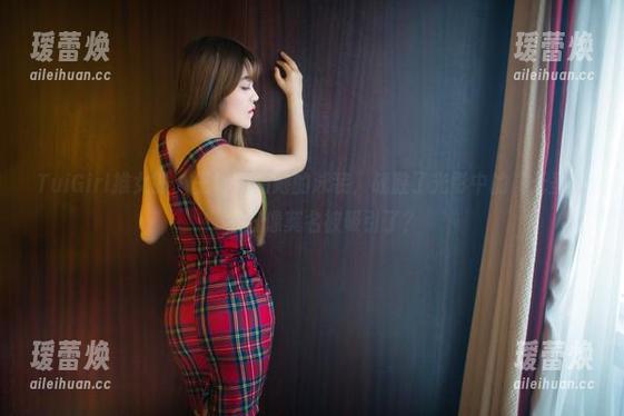 TuiGirl推女郎 - 王馨瑶和她的泳装，战胜了光影中的“无圣光”，好像莫名被吸引了？