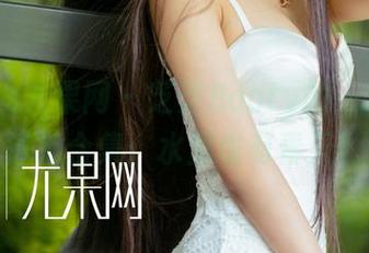 UGirls尤果网 – 芝芝Booty的一本正经泳池合集：水里也有春天！