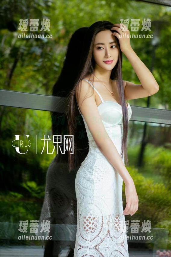 UGirls尤果网-芝芝Booty UGirls尤果网 - 芝芝Booty的一本正经泳池合集:水里也有春天!