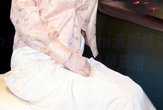Xiuren秀人网 – 看mini米妮修女的原图，不一样的图册风格