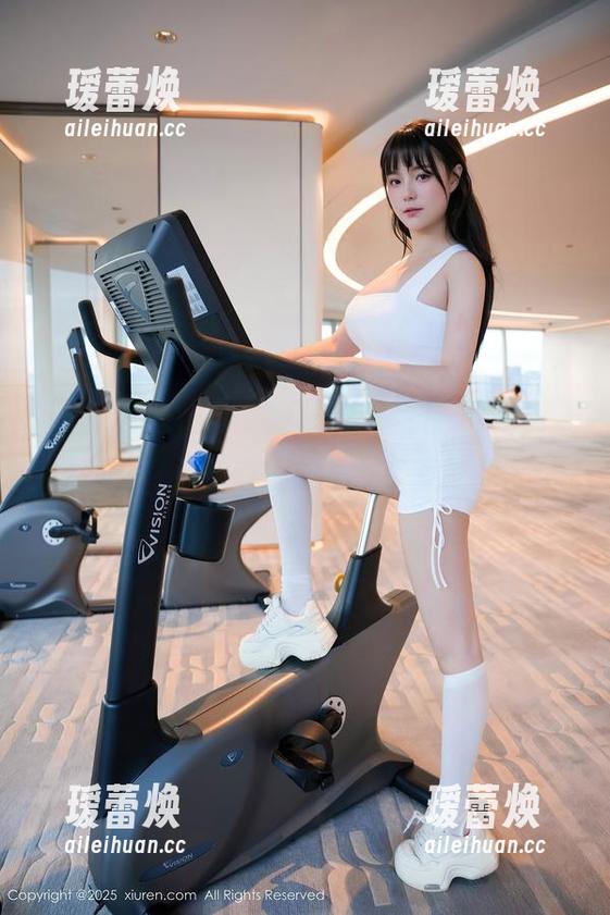 Xiuren秀人网 - 晚苏susu的职业装图片，谁说穿西装不能有趣？