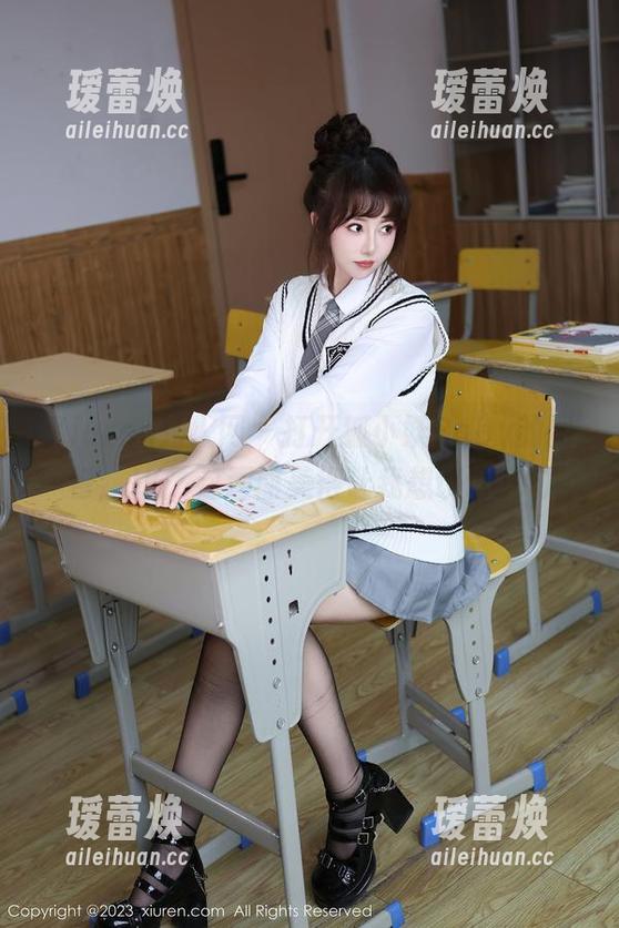 Xiuren秀人网 - 打开狐小妖Baby的图包，JK，这画面美得让我想议论几句