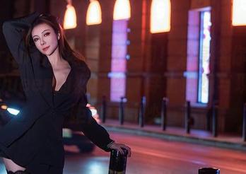 Xiuren秀人网 – 这美图！分享给你们王婉悠Queen的裤里丝，穿上理想与现实的距离真微妙。
