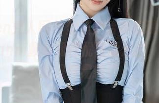 Xiuren秀人网 – 丝袜美臀私拍现场，王馨瑶yanni教你如何优雅地走路，不然真的很容易摔！