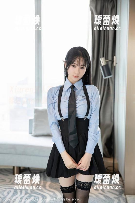 Xiuren秀人网-王馨瑶yanni Xiuren秀人网 - 丝袜美臀私拍现场,王馨瑶yanni教你如何优雅地走路,不然真的很容易摔!