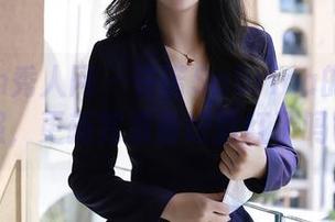 Xiuren秀人网 – 许诺Sabrina的泳池新照，更新完准备好脸红了吗？