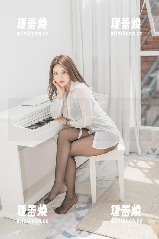 Zzyuri Zzyuri的私拍就是这么魔性:想到了发光的小海豹–圣光写真集!JezzyuriPart02。