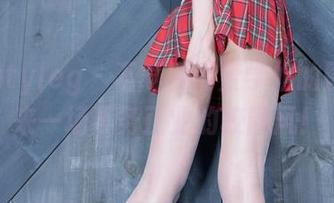 beautyleg – 下载黄苇萱学姐的图包，来一场不务正业的校园风！
