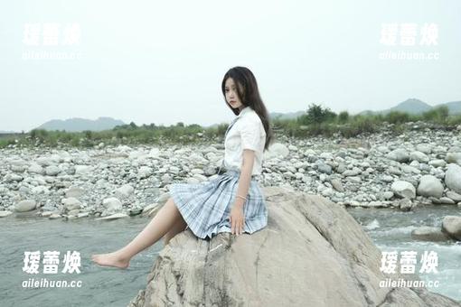 eloise软软水手服，原图被我调戏了，你觉得好看吗？