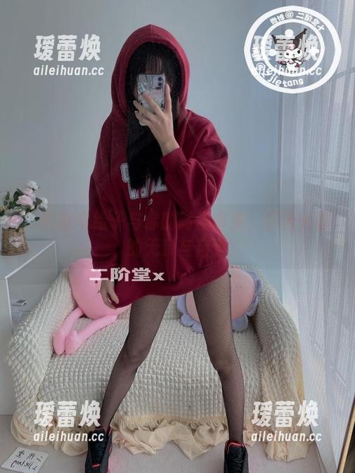 二阶堂宅绘子 二阶堂宅绘子与你的时尚审美:红色外套的无奈与自信