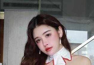 微密圈 – 于芷晴的网袜私房图集，谁能拒绝这样的搭配？这种“堵住嘴”的效果我喜欢。