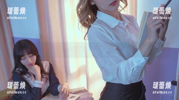 云溪溪写真集：绸缎更新，别再盯着屏幕盯出眼袋！