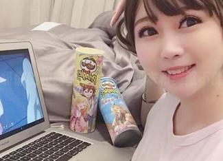 依依超级懒的校园全套：谁说课本和美照不能并存？
