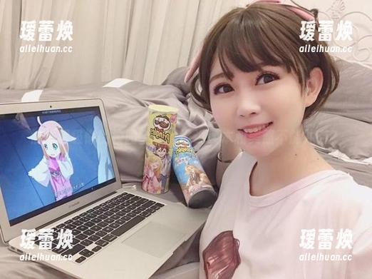 依依超级懒的校园全套：谁说课本和美照不能并存？