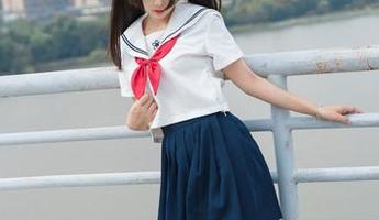 兔玩映画出品的睡衣蕾姆，原图中那种无意的优雅，我感动到想停留更久。