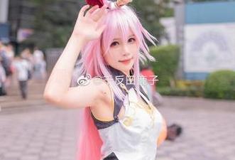 被千反田鹿子的全套职业装图片吸引，谁说上班不能有点风格？