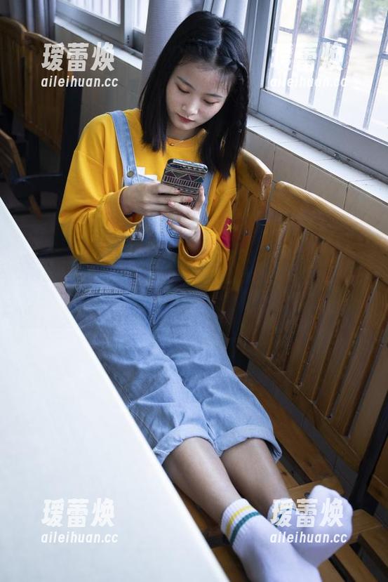 南国足艺-姗姗 南国足艺 - 脚甲油的纷争:姗姗的红色美脚大合集上线,更新就是任性!