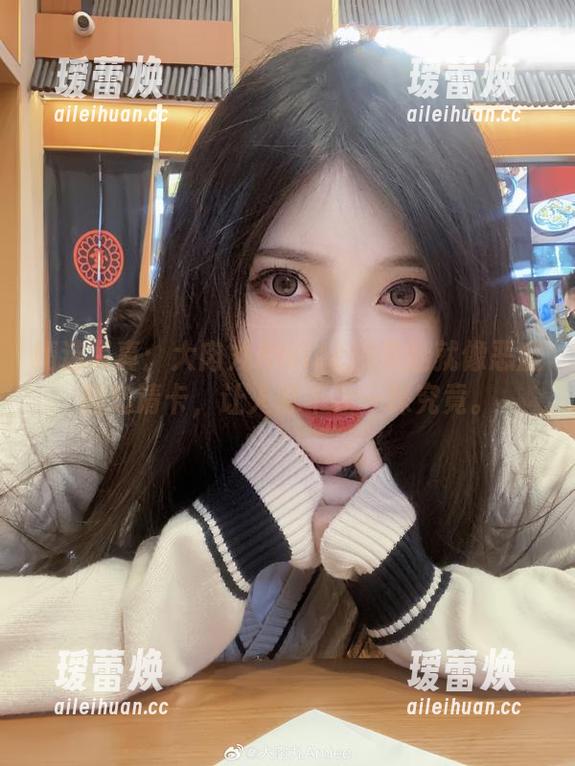 大肉丸Amiee 精选写真:大肉丸Amiee的美腿就像恶魔的邀请卡,让人忍不住一探究竟。