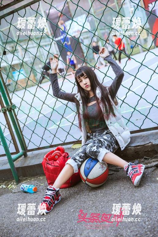 头条女神-琳琳 头条女神 - 琳琳的图集中,运动辣妹化身“伪健身教练”,你敢follow吗?