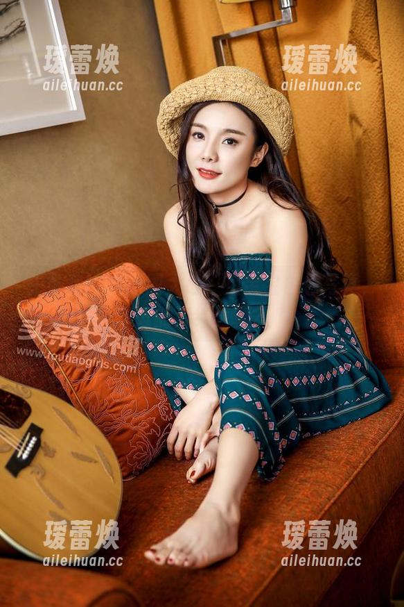 头条女神-鱼宝宝 头条女神 - 原图大战:鱼宝宝白色写真,谁的清纯更真?