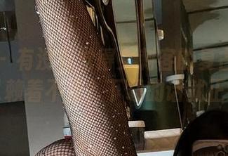 微密圈 – 有没有觉得女刺客的复古性感图可以赖着不走？下载的话就正好！