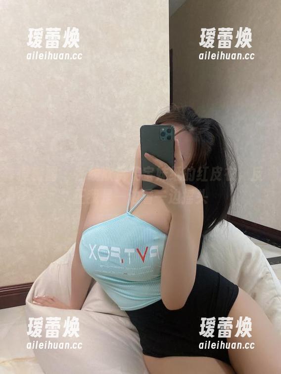 微密圈 - 在线欣赏奶宝妹纸的红皮衣，反正我是一边看一边摇头