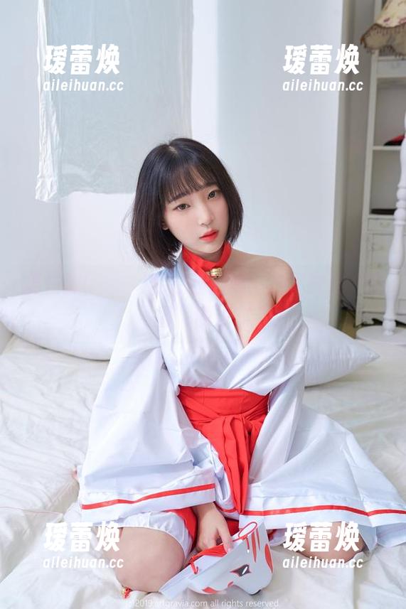 姜仁卿(강인경)的在线图集：从不缺乏“惊喜”的盛宴