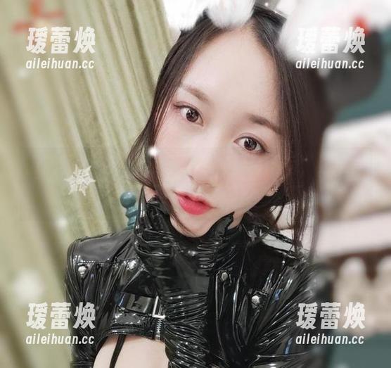 微密圈 - 我以为小玉吃果冻只会画画，结果女友图包来了一波视觉炸弹，速来下载！