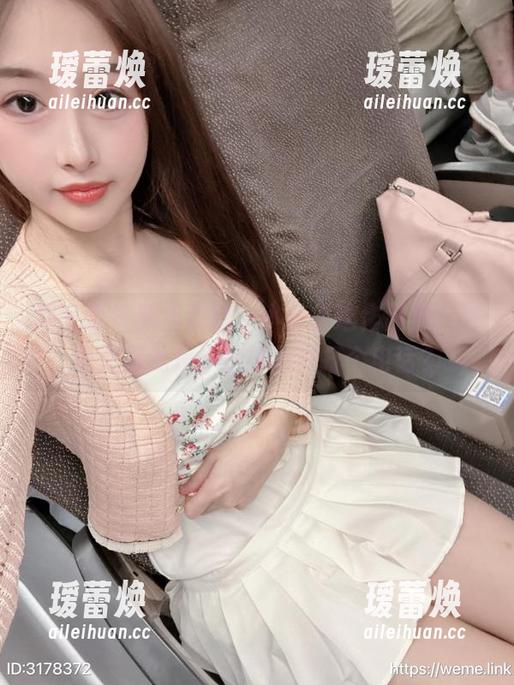 微密圈 - 黑色蕾丝：小萌子这作品集，下载之后我是不是该给她打个电话？