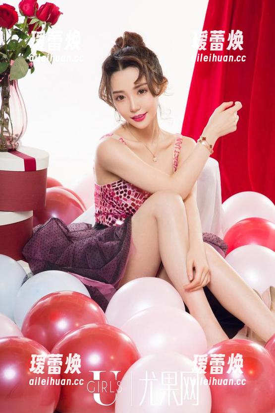 尤果网-李焱 尤果网 - 居家套图:李焱懒洋洋的一天,惬意与小趣味交织。
