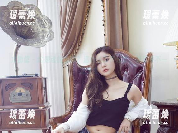 尤物馆-温心怡 尤物馆 - 这是谁的丝袜?温心怡写真分享,眼见并不一定为实