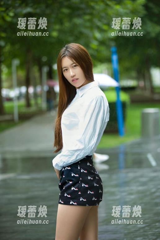 推女郎 - 王馨瑶与白丝的千丝万缕，精选图片总能触动某根神经