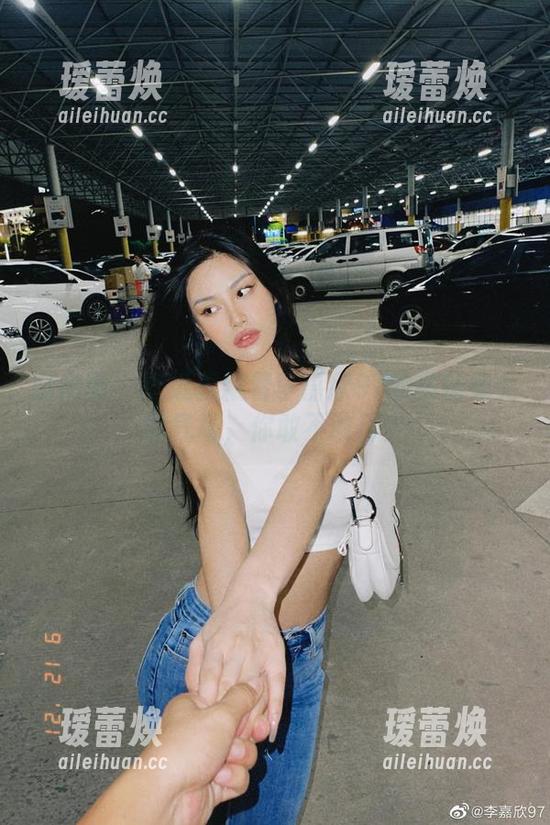 微密圈 - 壁纸里藏着李嘉欣97的亮钻兔女郎气场，你敢不敢用？
