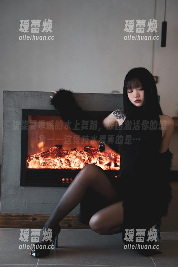 柒柒要乖哦 柒柒要乖哦的水上舞蹈,原图激活你的想象——这竞技水着真的是…