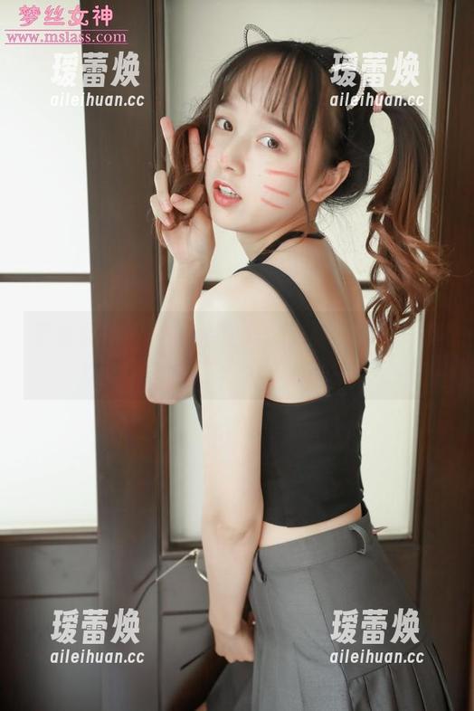 梦丝女神 - 小亦菲的美图合集：腰间似有魔法的模特！