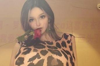微密圈 – 梦露veronica这套皮衣美图，连我旁边的咖啡都忍不住回头了！