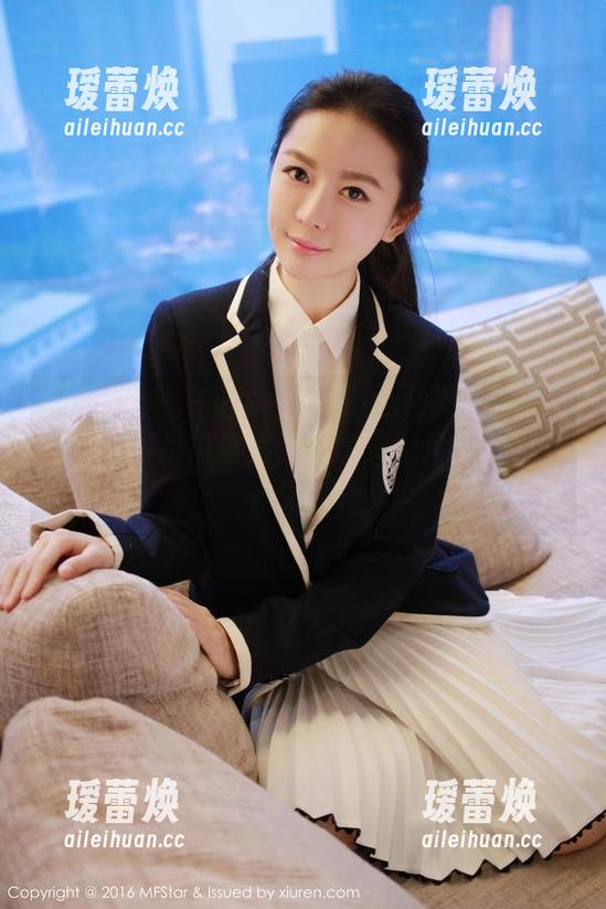 模范学院-许诺Sabrina 模范学院 - 许诺Sabrina私房照片里的红裙:记得是风格大于一切,图片却让我有点无语。
